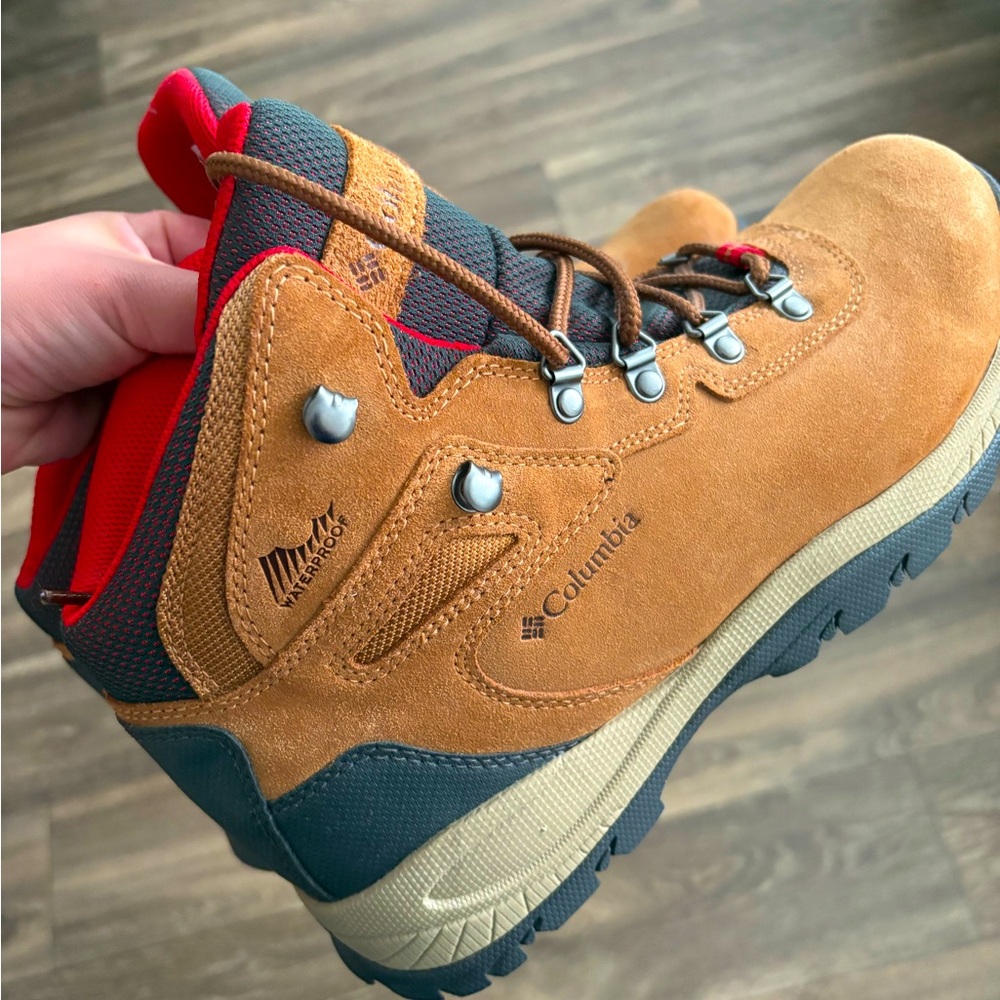 New Men’s Columbia Boots